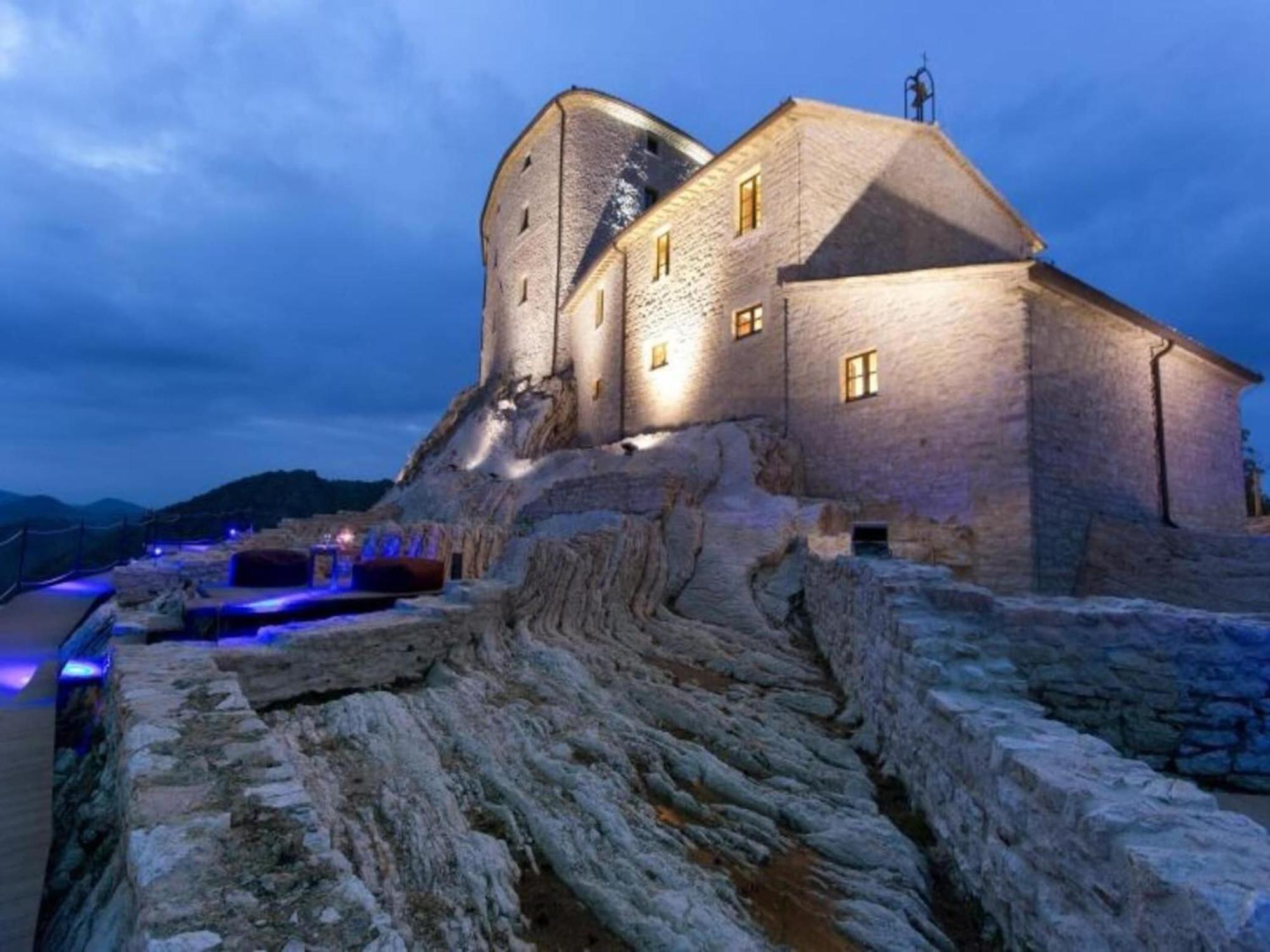 Timeless Villa In Cagli With Garden And Swimming Pool ภายนอก รูปภาพ
